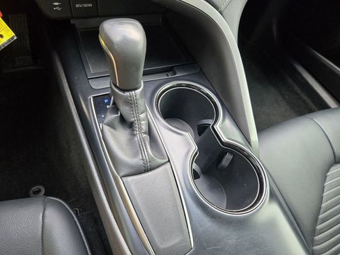 Used 2018 Toyota Camry SE image 14