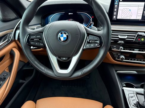 Certified 2023 BMW 530e w/ Premium Package image 18