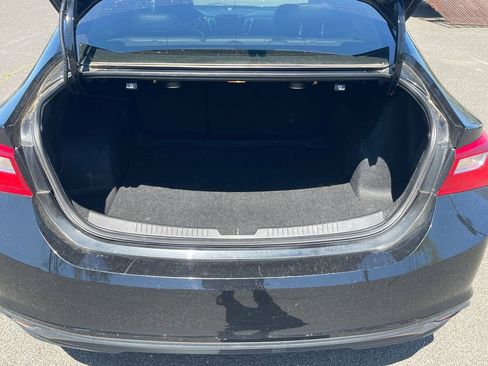 Used 2018 Chevrolet Malibu LT w/ Leather Package FWD image 18