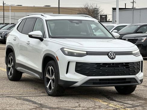 New 2026 Volkswagen Tiguan SE image 7