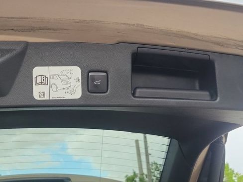 Certified 2020 Ford Escape Titanium FWD image 29