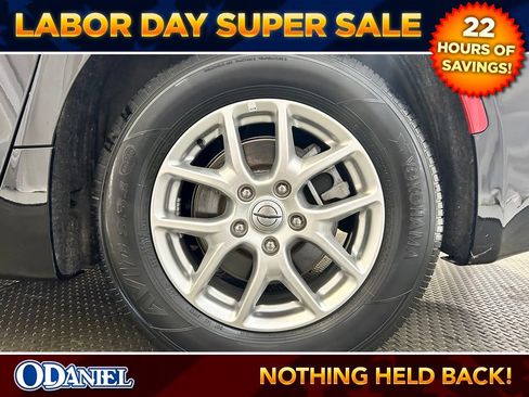 Used 2025 Chrysler Pacifica Select FWD image 8