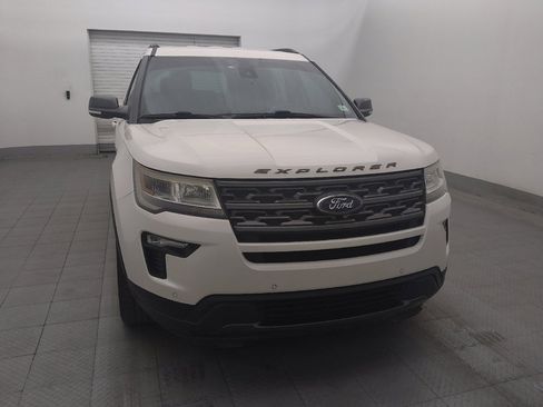 Used 2018 Ford Explorer XLT w/ Equipment Group 202A FWD image 14