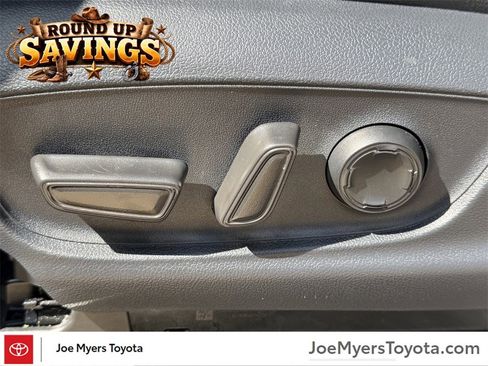 Used 2025 Toyota Tacoma Limited image 29