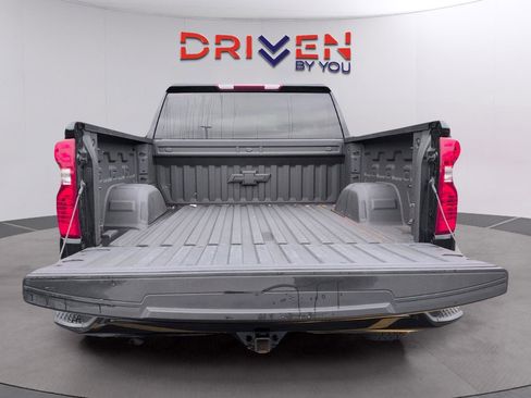 Used 2025 Chevrolet Silverado 1500 Custom w/ LPO, Dark Essentials Package AWD/4WD image 9