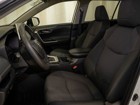 Used 2024 Toyota RAV4 XLE AWD/4WD image 9