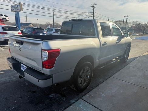 Used 2018 Nissan Titan SV w/ SV Convenience Package image 8