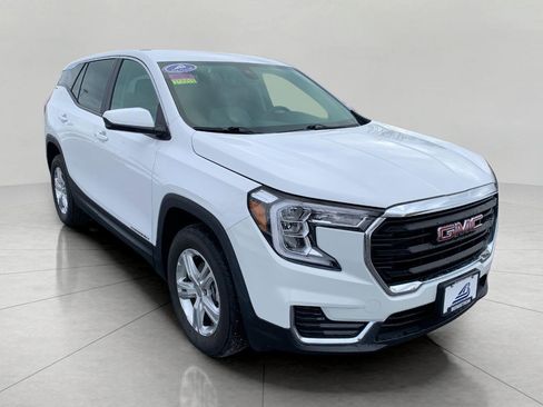 Used 2024 GMC Terrain SLE image 4