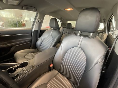 Used 2024 Toyota Camry SE image 10