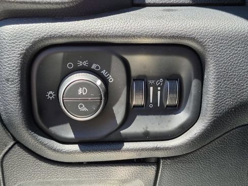 Used 2022 RAM 1500 Laramie AWD/4WD image 9