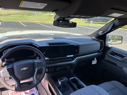 New 2026 Chevrolet Silverado 1500 LT w/ Z71 Off-Road Package AWD/4WD image 13