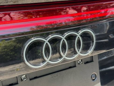 Used 2025 Audi Q8 Prestige AWD/4WD image 9