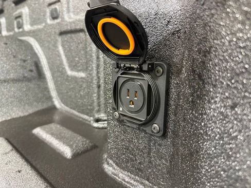 New 2026 GMC Sierra 1500 AT4 w/ Technology Package AWD/4WD image 9