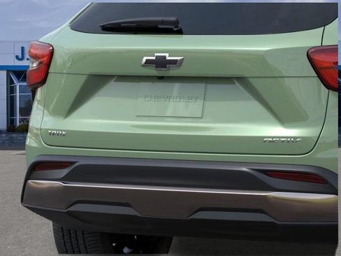 New 2026 Chevrolet Trax ACTIV w/ Sunroof Package FWD image 15