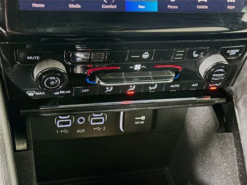 Used 2023 Jeep Grand Cherokee Limited w/ Black Appearance Package image 24