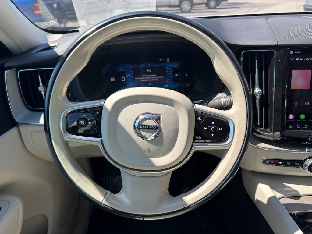 Used 2023 Volvo XC60 B5 Plus AWD/4WD image 25