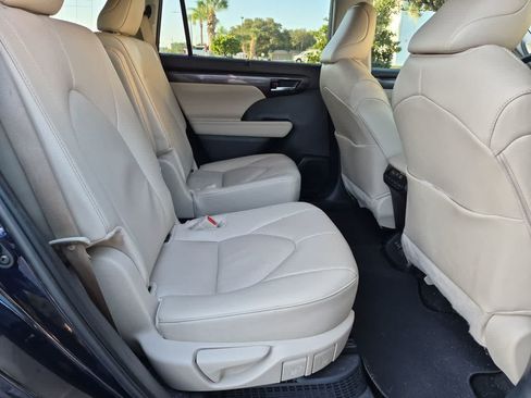 Used 2024 Toyota Highlander Limited AWD/4WD image 20
