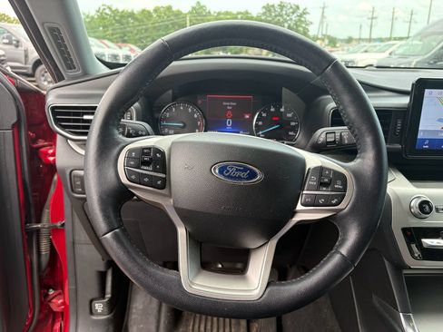 Used 2022 Ford Explorer XLT w/ Equipment Group 202A RWD image 6