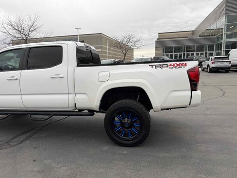 Used 2019 Toyota Tacoma TRD Sport image 4