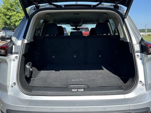 Certified 2025 Nissan Rogue SV FWD image 20