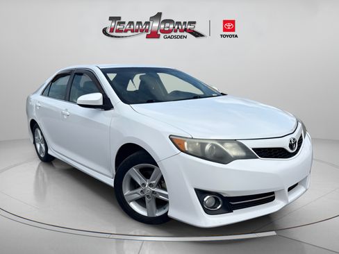 Used 2014 Toyota Camry SE FWD image 1