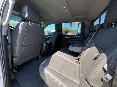 Used 2024 Chevrolet Silverado 1500 LT Trail Boss w/ Convenience Package II AWD/4WD image 15