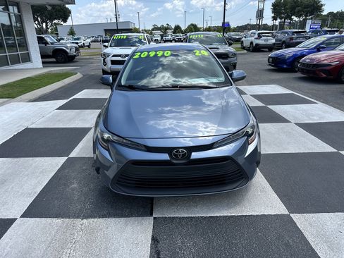 Used 2024 Toyota Corolla LE FWD image 2