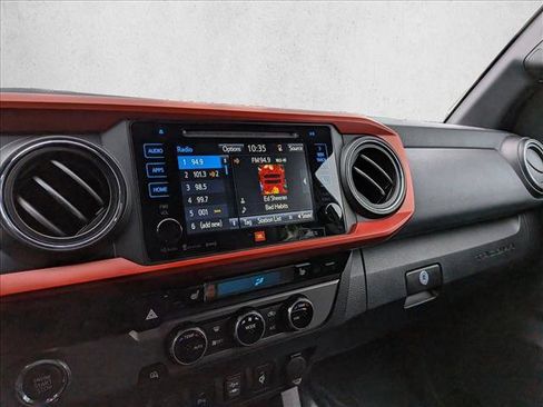 Used 2016 Toyota Tacoma TRD Sport RWD image 14