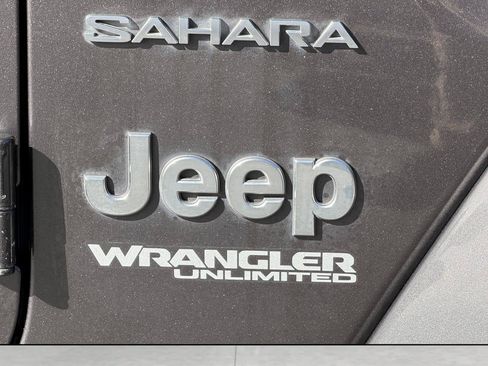 Used 2020 Jeep Wrangler Unlimited Sahara AWD/4WD image 13