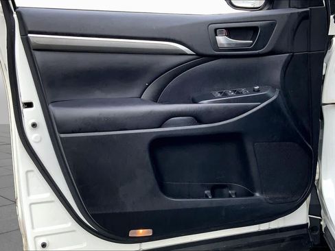 Used 2019 Toyota Highlander SE AWD/4WD image 22