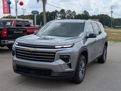 Used 2025 Chevrolet Traverse LT AWD/4WD image 7