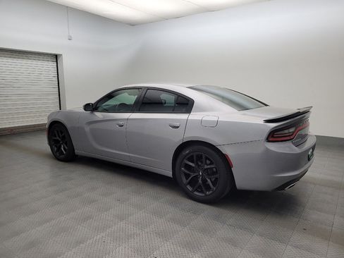 Used 2017 Dodge Charger SE RWD image 3
