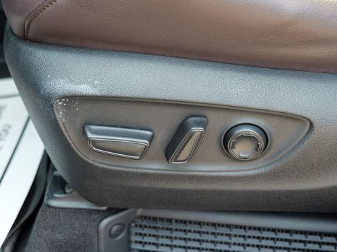 Used 2023 Toyota Sienna Platinum AWD/4WD image 25