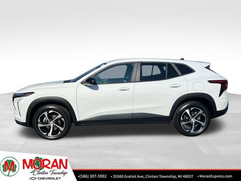 Certified 2024 Chevrolet Trax RS w/ Driver Confidence Package FWD image 3