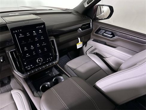 New 2026 GMC Yukon Elevation w/ LPO, Get Active Package image 35