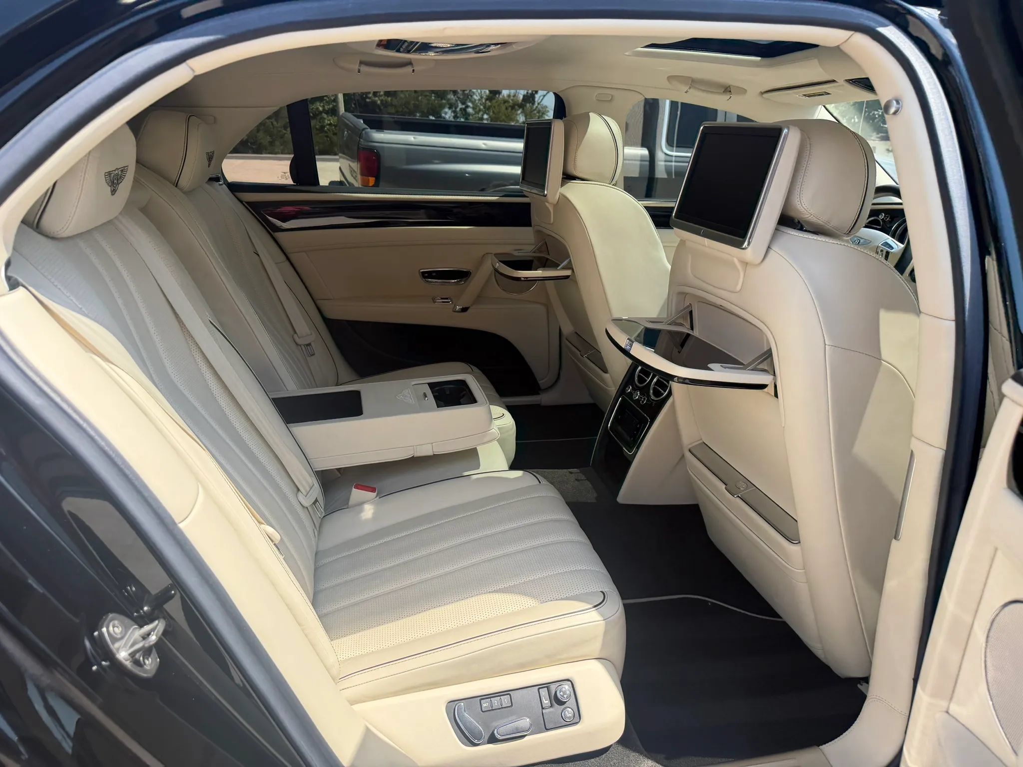 Used 2015 Bentley Flying Spur V8 AWD/4WD image 47
