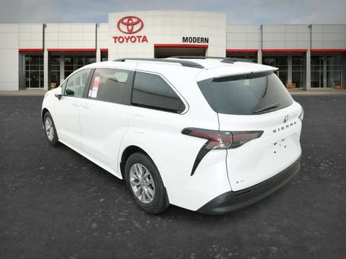 New 2026 Toyota Sienna XLE FWD image 17