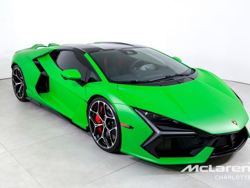 Used 2024 Lamborghini Revuelto image 3