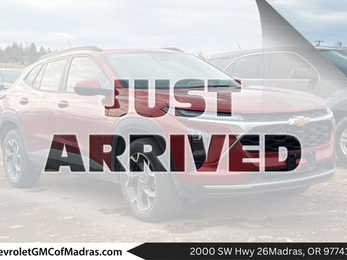 Used 2024 Chevrolet Trax LT w/ Driver Confidence Package FWD image 1