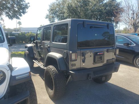 Used 2018 Jeep Wrangler Unlimited Sport S image 3