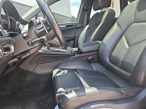 Used 2023 Porsche Macan AWD/4WD image 5
