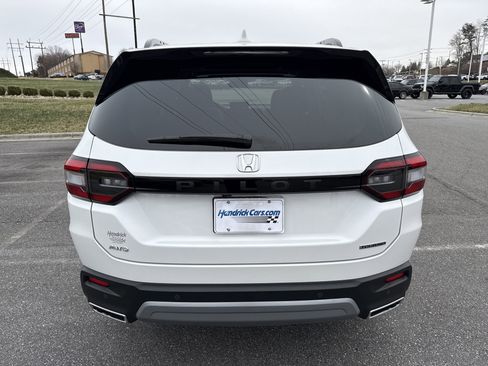 Used 2025 Honda Pilot Touring image 9