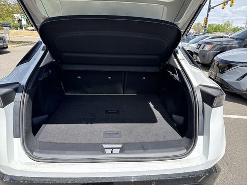 Used 2024 Nissan Ariya AWD image 11