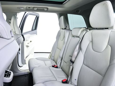 Certified 2024 Volvo XC90 B5 Plus w/ Protection Package Premier image 23