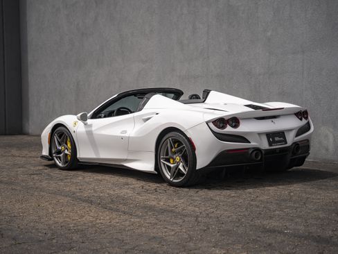 Certified 2021 Ferrari F8 Tributo RWD image 3