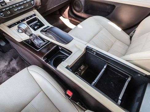 Used 2018 Lexus ES 350 w/ Luxury Package w/Wood Trim FWD image 65