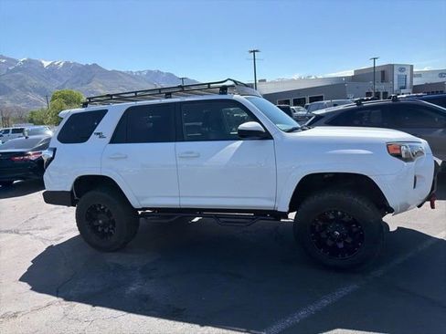 Used 2016 Toyota 4Runner SR5 AWD/4WD image 9