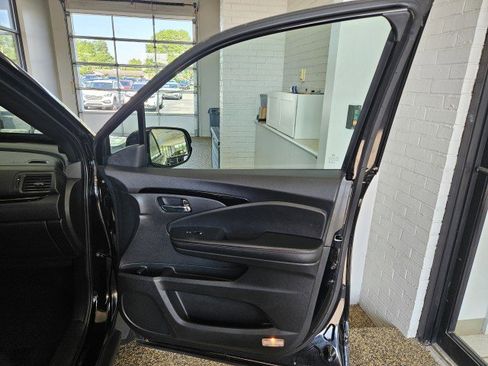 Used 2023 Honda Ridgeline Black Edition image 17