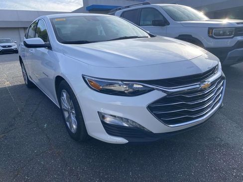 Used 2024 Chevrolet Malibu LT FWD image 2