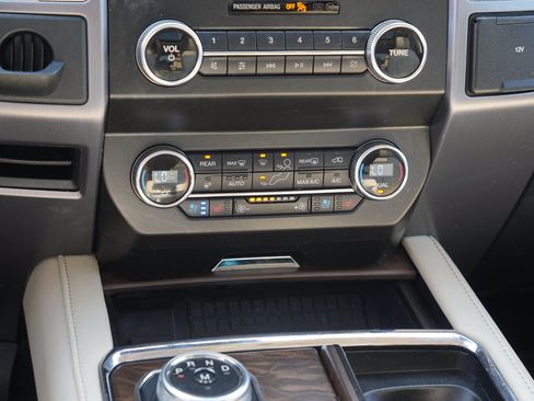 Used 2020 Ford Expedition Platinum AWD/4WD image 23